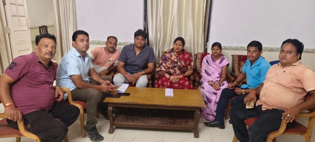 सक्रियता दिखा रहे शक्ति के भाजपा पार्षद,नगर पालिका अध्यक्ष, सीएमओ से मुलाकात के बाद अब सांसद जी से मिलने पहुंचे सभी पार्षद, पार्षदों ने विकास के मुद्दे पर करी लंबी चर्चा, पार्षद प्रतिनिधि गोविंद देवांगन ने मुलाकात के बाद कहा- सांसद जी से सौजन्य मुलाकात के साथ ही विभिन्न विषयों पर हुई चर्चा सक्रियता दिखा रहे शक्ति के भाजपा पार्षद,नगर पालिका अध्यक्ष, सीएमओ से मुलाकात के बाद अब सांसद जी से मिलने पहुंचे सभी पार्षद, पार्षदों ने विकास के मुद्दे पर करी लंबी चर्चा, पार्षद प्रतिनिधि गोविंद देवांगन ने मुलाकात के बाद कहा- सांसद जी से सौजन्य मुलाकात के साथ ही विभिन्न विषयों पर हुई चर्चा kshititech