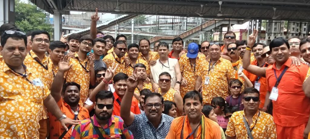 बोल बम के नारों से गूंज उठा बाराद्वार शहर- बाराद्वार शहर के 125 शिवभक्त कावड़िये रवाना हुए सुल्तानगंज, मारवाड़ी कांवड़ सेवा संघ विगत 50 वर्षों से कर रही है बैजनाथ धाम की कावड़ यात्रा, सुनील जिंदल ने कहा- इस वर्ष कांवड़ियों में है भारी उत्साह बोल बम के नारों से गूंज उठा बाराद्वार शहर- बाराद्वार शहर के 125 शिवभक्त कावड़िये रवाना हुए सुल्तानगंज, मारवाड़ी कांवड़ सेवा संघ विगत 50 वर्षों से कर रही है बैजनाथ धाम की कावड़ यात्रा, सुनील जिंदल ने कहा- इस वर्ष कांवड़ियों में है भारी उत्साह kshititech