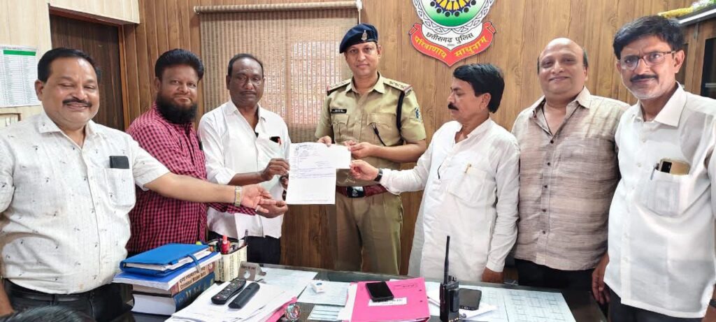 जिला शक्ति प्रेस क्लब शक्ति के सदस्यों ने 21 जुलाई को करी पुलिस अधिकारियों से मुलाकात, शक्ति जिले के एडिशनल एसपी हरीश यादव, एसडीओ पुलिस मनीष कंवर एवं नव पदस्थ टी आई लखन लाल पटेल से मिले सदस्य, शहर में ट्रैफिक सिग्नल लगाने की करी मांग,नव पदस्थ टी आई को भेंट किया गया वृक्ष जिला शक्ति प्रेस क्लब शक्ति के सदस्यों ने 21 जुलाई को करी पुलिस अधिकारियों से मुलाकात, शक्ति जिले के एडिशनल एसपी हरीश यादव, एसडीओ पुलिस मनीष कंवर एवं नव पदस्थ टी आई लखन लाल पटेल से मिले सदस्य, शहर में ट्रैफिक सिग्नल लगाने की करी मांग,नव पदस्थ टी आई को भेंट किया गया वृक्ष kshititech