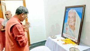 नेता प्रतिपक्ष महंत पहुंचे पूर्व मंडी अध्यक्ष पंडित देवेंद्र नाथ अग्निहोत्री के निवास पर, दिवंगत माताजी श्रीमती केसर बाई अग्निहोत्री को दी श्रद्धांजलि नेता प्रतिपक्ष महंत पहुंचे पूर्व मंडी अध्यक्ष पंडित देवेंद्र नाथ अग्निहोत्री के निवास पर, दिवंगत माताजी श्रीमती केसर बाई अग्निहोत्री को दी श्रद्धांजलि kshititech