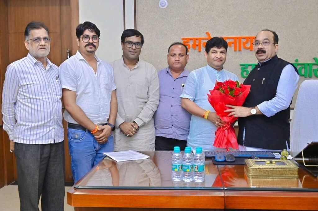 नगरीय प्रशासन मंत्री अरुण साव से मुलाकात की नगर पंचायत बाराद्वार के अध्यक्ष, उपाध्यक्ष सहित पार्षदों ने,उपाध्यक्ष जितेश शर्मा ने कहा- बाराद्वार नगर विकास के लिए मंत्री जी से हुई चर्चा, शहर में हो रहे विकास कार्यों से अवगत भी कराया गया मंत्री जी को नगरीय प्रशासन मंत्री अरुण साव से मुलाकात की नगर पंचायत बाराद्वार के अध्यक्ष, उपाध्यक्ष सहित पार्षदों ने,उपाध्यक्ष जितेश शर्मा ने कहा- बाराद्वार नगर विकास के लिए मंत्री जी से हुई चर्चा, शहर में हो रहे विकास कार्यों से अवगत भी कराया गया मंत्री जी को kshititech