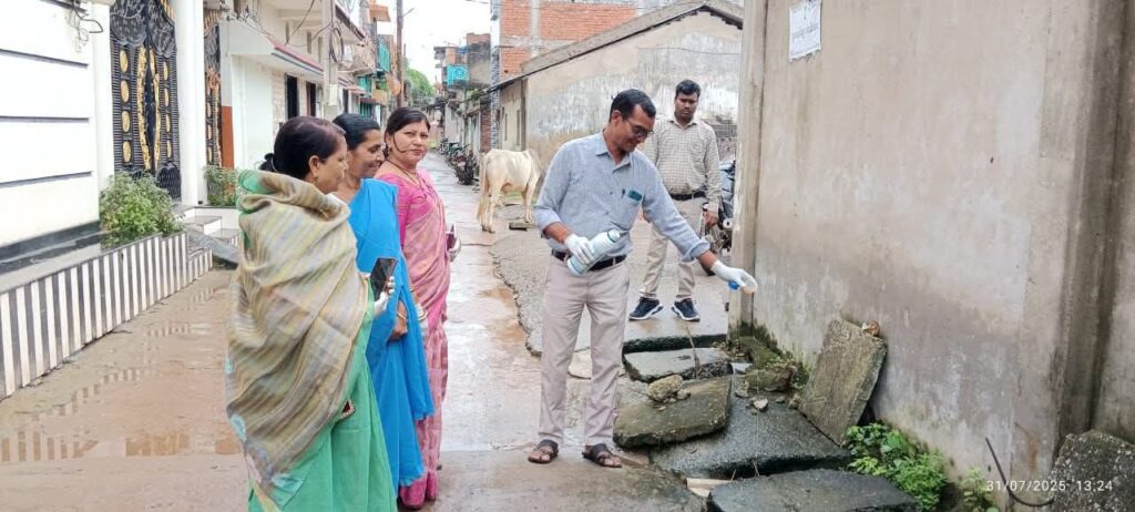 ALERT-सक्ति जिले में डेंगू-मलेरिया रोकथाम पर स्वास्थ्य विभाग अलर्ट,सभी वार्डों में मच्छरों के लार्वा का खात्मा शुरू, शक्ति शहर में तेजी से स्वास्थ्य विभाग द्वारा किया जा रहा अभियान ALERT-सक्ति जिले में डेंगू-मलेरिया रोकथाम पर स्वास्थ्य विभाग अलर्ट,सभी वार्डों में मच्छरों के लार्वा का खात्मा शुरू, शक्ति शहर में तेजी से स्वास्थ्य विभाग द्वारा किया जा रहा अभियान kshititech