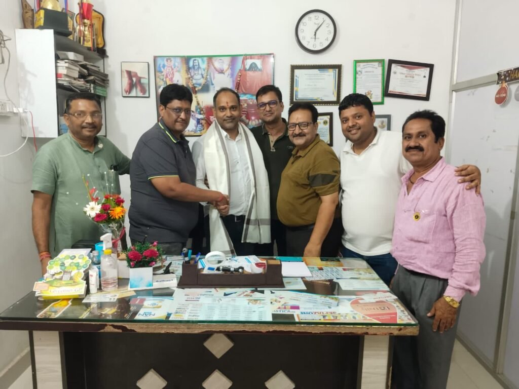 लायंस क्लब खरसिया सिटी की नवीन कार्यकारिणी का हुआ गठन,सत्र 2025- 26 के लिए अध्यक्ष चुने गए संजय अग्रवाल, लायंस क्लब ने किया था 1 जुलाई को डॉक्टर्स डे एवं CA डे महान सेवकों का सम्मान, सुंदरमल चंदवानी होंगे सचिव, विनय कबुलपुरिया देखेंगे कोषाध्यक्ष की जिम्मेदारी kshititech