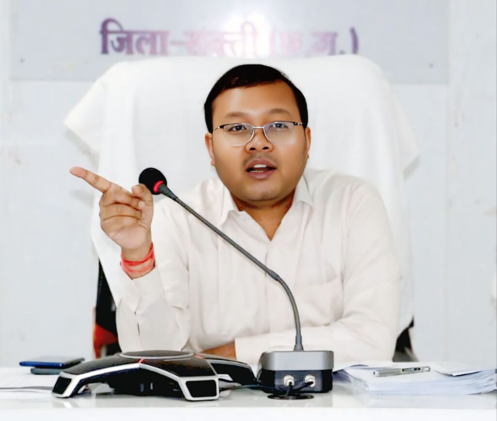 अलर्ट मोड में काम करें अधिकारी- शक्ति जिले में सड़कों की स्थिति को लेकर चिंतित कलेक्टर साहब,TL की मीटिंग में विभागीय अधिकारियों को दिए निर्देश, कहा अविलंब सड़कों की मरम्मत एवं करें निर्माण, स्वास्थ्य विभाग को भी दिए निर्देश, बारिश को देखते हुए संक्रामक बीमारियों से बचाव की दिशा में करें पूर्व पहल, आम जनता की समस्याओं को सुलझाने टोपनो साहब जन दर्शन के माध्यम से सुन रहे समस्याएं अलर्ट मोड में काम करें अधिकारी- शक्ति जिले में सड़कों की स्थिति को लेकर चिंतित कलेक्टर साहब,TL की मीटिंग में विभागीय अधिकारियों को दिए निर्देश, कहा अविलंब सड़कों की मरम्मत एवं करें निर्माण, स्वास्थ्य विभाग को भी दिए निर्देश, बारिश को देखते हुए संक्रामक बीमारियों से बचाव की दिशा में करें पूर्व पहल, आम जनता की समस्याओं को सुलझाने टोपनो साहब जन दर्शन के माध्यम से सुन रहे समस्याएं kshititech