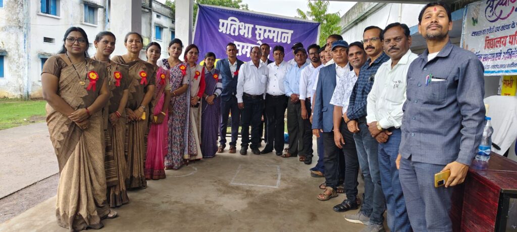 किरारी बाराद्वार में हुआ विद्यार्थी प्रतिभा सम्मान समारोह का सरपंच संघ के अध्यक्ष अमित राठौर एवं जेएलएनडी शक्ति की प्राचार्य डॉक्टर शालू पाहवा रही अतिथि के रूप में मौजूद, सर्वाधिक अंक पाने वाले सरकारी स्कूलों के विद्यार्थियों सहित प्राचार्य को भी किया गया सम्मानित किरारी बाराद्वार में हुआ विद्यार्थी प्रतिभा सम्मान समारोह का सरपंच संघ के अध्यक्ष अमित राठौर एवं जेएलएनडी शक्ति की प्राचार्य डॉक्टर शालू पाहवा रही अतिथि के रूप में मौजूद, सर्वाधिक अंक पाने वाले सरकारी स्कूलों के विद्यार्थियों सहित प्राचार्य को भी किया गया सम्मानित kshititech