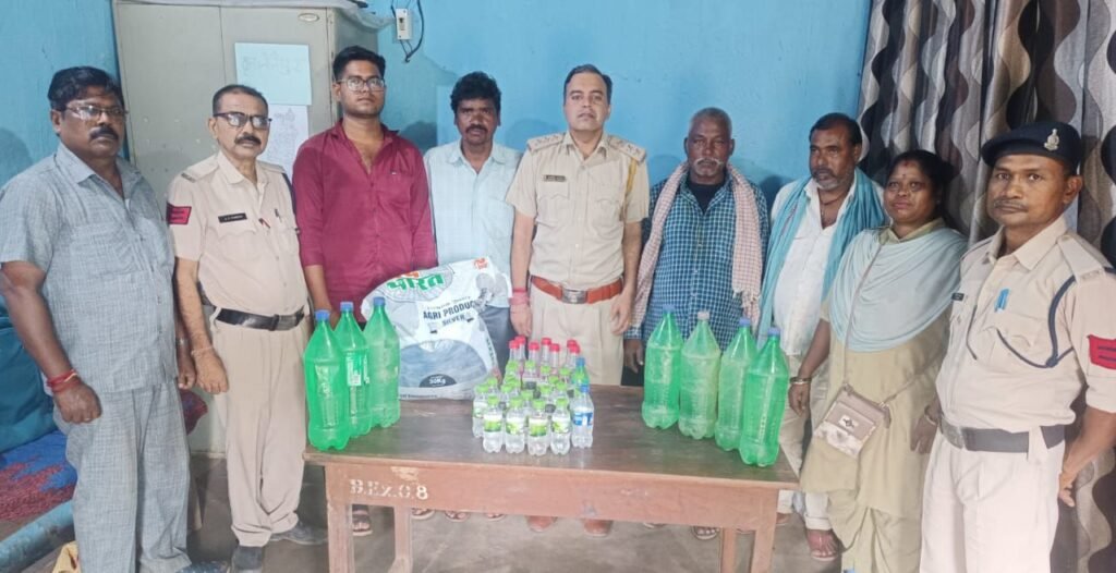 शक्ति के आबकारी अधिकारी आशीष उप्पल की ताड़-बतोड़ कारवाई, क्षेत्र में अवैध शराब कारोबारियो पर अलग-अलग 4 मामले हुए दर्ज, आबकारी विभाग मामले दर्ज करने में अग्रणी, 48 लीटर अवैध शराब जब्त शक्ति के आबकारी अधिकारी आशीष उप्पल की ताड़-बतोड़ कारवाई, क्षेत्र में अवैध शराब कारोबारियो पर अलग-अलग 4 मामले हुए दर्ज, आबकारी विभाग मामले दर्ज करने में अग्रणी, 48 लीटर अवैध शराब जब्त kshititech