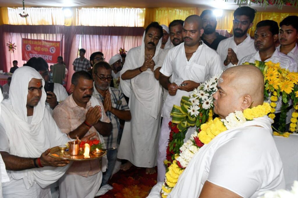 गुरुदेव ने कहीं बड़ी बात- राम नाम ही है आपके जीवन का आधार,भौतिकता की चकाचौंध में ना खोए मनुष्य, गुरु पूर्णिमा पर दिया परम पूज्य कापालिक बाबा ने भक्तों को संदेश, बड़ी राजनैतिक एवं सामाजिक दिग्गज हस्तियां भी पहुंची बाबा के चरणों में,निशुल्क स्वास्थ्य शिविर का भी मिला लोगों को लाभ गुरुदेव ने कहीं बड़ी बात- राम नाम ही है आपके जीवन का आधार,भौतिकता की चकाचौंध में ना खोए मनुष्य, गुरु पूर्णिमा पर दिया परम पूज्य कापालिक बाबा ने भक्तों को संदेश, बड़ी राजनैतिक एवं सामाजिक दिग्गज हस्तियां भी पहुंची बाबा के चरणों में,निशुल्क स्वास्थ्य शिविर का भी मिला लोगों को लाभ kshititech