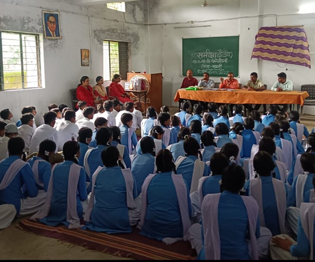 शासकीय उच्चतर माध्यमिक विद्यालय सकरेली कला में समीक्षा बैठक आयोजित, शाला विकास समिति के अध्यक्ष रोशन लाल पटेल ने करी अध्यक्षता, पटेल ने कहा- गुणवत्ता पूर्वक शिक्षा से बच्चों का भविष्य होगा उज्जवल शासकीय उच्चतर माध्यमिक विद्यालय सकरेली कला में समीक्षा बैठक आयोजित, शाला विकास समिति के अध्यक्ष रोशन लाल पटेल ने करी अध्यक्षता, पटेल ने कहा- गुणवत्ता पूर्वक शिक्षा से बच्चों का भविष्य होगा उज्जवल kshititech