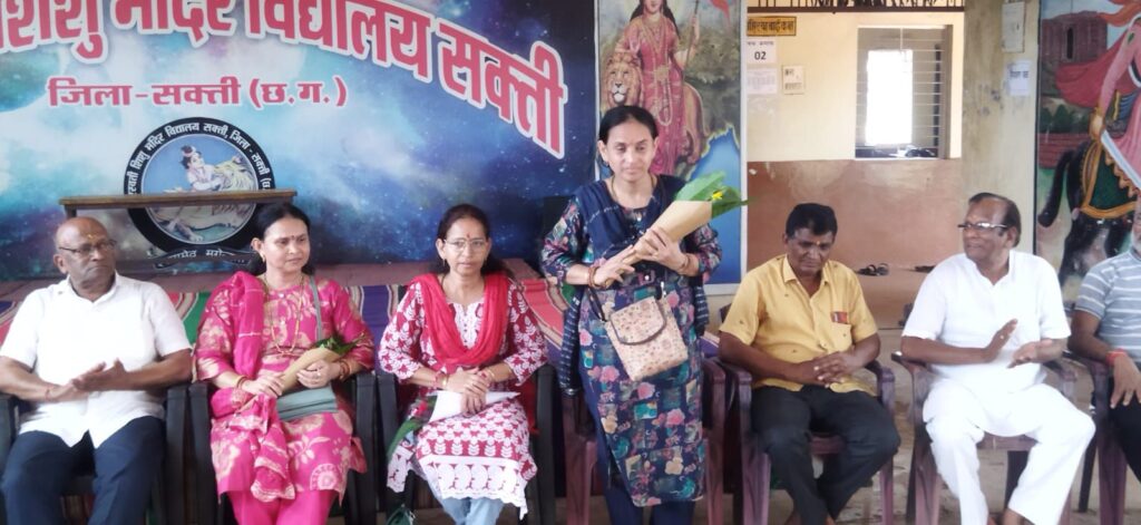 शक्ति के सरस्वती शिशु मंदिर की पूर्व छात्राओं ने विद्यालय परिवार को दी 51000/-रुपये की सहयोग राशि, अपने पूज्य माता-पिता की स्मृति में चितले परिवार की बेटियो की अनुकरणीय पहल, इंदौर मध्य प्रदेश से 18 जुलाई को सक्ती के विद्यालय पहुंची सविता काले, श्रुति जोशी एवं स्वाति हार्डिकर, विद्यालय परिवार ने भी किया धन्यवाद, विद्यालय के शिक्षकों से मिलकर भाव विभोर हो गई पूर्व छात्राएं शक्ति के सरस्वती शिशु मंदिर की पूर्व छात्राओं ने विद्यालय परिवार को दी 51000/-रुपये की सहयोग राशि, अपने पूज्य माता-पिता की स्मृति में चितले परिवार की बेटियो की अनुकरणीय पहल, इंदौर मध्य प्रदेश से 18 जुलाई को सक्ती के विद्यालय पहुंची सविता काले, श्रुति जोशी एवं स्वाति हार्डिकर, विद्यालय परिवार ने भी किया धन्यवाद, विद्यालय के शिक्षकों से मिलकर भाव विभोर हो गई पूर्व छात्राएं kshititech