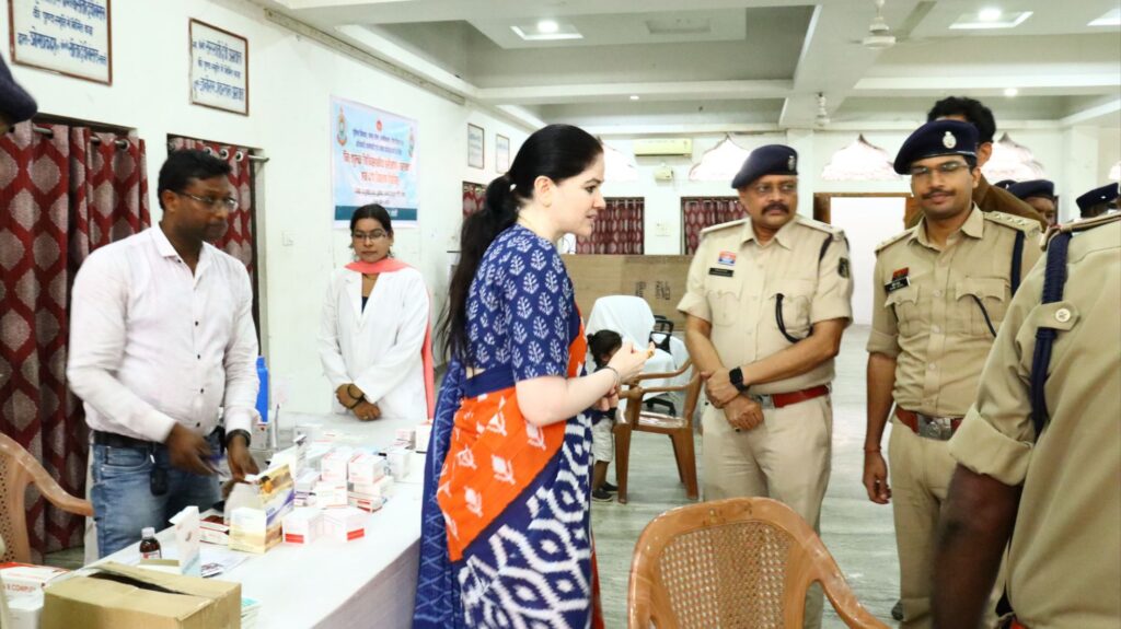शरीर को स्वस्थ रखने की कवायद-शक्ति जिले के पुलिस विभाग के 300 लोगों का हुआ स्वास्थ्य परीक्षण, 18 जुलाई को आयोजित विशेष शिविर में एसपी मैडम सहित पुलिस अधिकारियों ने भी करवाया हेल्थ चेकअप, स्वास्थ्य विभाग शक्ति के सहयोग से आयोजित था कार्यक्रम,SP अंकिता ने कहा- शरीर रहेगा स्वस्थ तो कार्य क्षमता में भी होती है वृद्धि शरीर को स्वस्थ रखने की कवायद-शक्ति जिले के पुलिस विभाग के 300 लोगों का हुआ स्वास्थ्य परीक्षण, 18 जुलाई को आयोजित विशेष शिविर में एसपी मैडम सहित पुलिस अधिकारियों ने भी करवाया हेल्थ चेकअप, स्वास्थ्य विभाग शक्ति के सहयोग से आयोजित था कार्यक्रम,SP अंकिता ने कहा- शरीर रहेगा स्वस्थ तो कार्य क्षमता में भी होती है वृद्धि kshititech