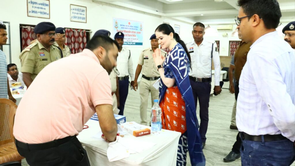 शरीर को स्वस्थ रखने की कवायद-शक्ति जिले के पुलिस विभाग के 300 लोगों का हुआ स्वास्थ्य परीक्षण, 18 जुलाई को आयोजित विशेष शिविर में एसपी मैडम सहित पुलिस अधिकारियों ने भी करवाया हेल्थ चेकअप, स्वास्थ्य विभाग शक्ति के सहयोग से आयोजित था कार्यक्रम,SP अंकिता ने कहा- शरीर रहेगा स्वस्थ तो कार्य क्षमता में भी होती है वृद्धि शरीर को स्वस्थ रखने की कवायद-शक्ति जिले के पुलिस विभाग के 300 लोगों का हुआ स्वास्थ्य परीक्षण, 18 जुलाई को आयोजित विशेष शिविर में एसपी मैडम सहित पुलिस अधिकारियों ने भी करवाया हेल्थ चेकअप, स्वास्थ्य विभाग शक्ति के सहयोग से आयोजित था कार्यक्रम,SP अंकिता ने कहा- शरीर रहेगा स्वस्थ तो कार्य क्षमता में भी होती है वृद्धि kshititech