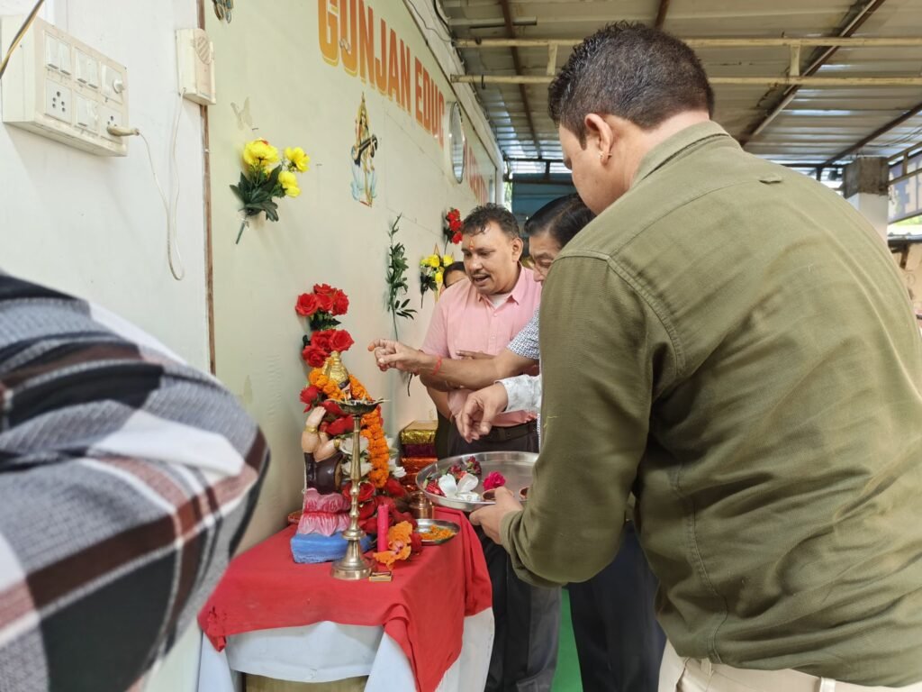 शक्ति के गुंजन एजुकेशन सेंटर में मनाया गया ग्रीन डे, नगर पालिका अध्यक्ष श्यामसुंदर अग्रवाल रहे मुख्य अतिथि के रूप में मौजूद, बच्चों में दिखा उत्साह, डायरेक्टर नितिन सोनी ने कहा- बच्चों को पर्यावरण के प्रति जागरूक करना ही इस आयोजन का उद्देश्य kshititech