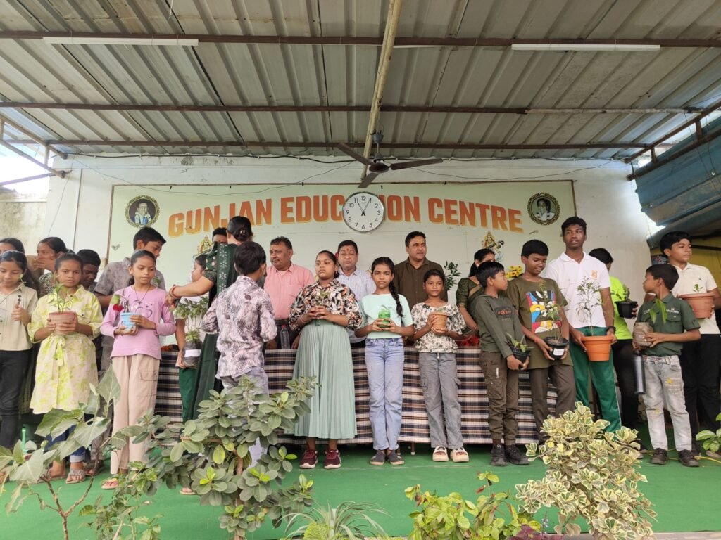 शक्ति के गुंजन एजुकेशन सेंटर में मनाया गया ग्रीन डे, नगर पालिका अध्यक्ष श्यामसुंदर अग्रवाल रहे मुख्य अतिथि के रूप में मौजूद, बच्चों में दिखा उत्साह, डायरेक्टर नितिन सोनी ने कहा- बच्चों को पर्यावरण के प्रति जागरूक करना ही इस आयोजन का उद्देश्य kshititech