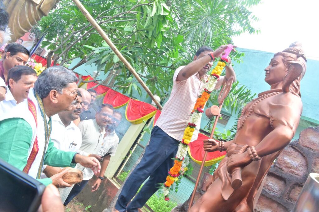 बी डी महंत की पुण्यतिथि पर जिला मुख्यालय शक्ति में हुआ श्रद्धांजलि सभा का कार्यक्रम, पूर्व मंत्री नोबेल कुमार वर्मा ने कहा- बिसाहू दास जी सदैव क्षेत्र की खुशहाली एवं समृद्धि के लिए करते थे कार्य,शक्ति के अस्पताल में भी फल वितरण एवं श्रद्धांजलि सभा के साथ निःशुल्क स्वास्थ्य जांच शिविर का हुआ आयोजन,सक्ती की श्रद्धांजलि सभा में नेता प्रतिपक्ष महंत ने भी दी बाबूजी को श्रद्धांजलि बी डी महंत की पुण्यतिथि पर जिला मुख्यालय शक्ति में हुआ श्रद्धांजलि सभा का कार्यक्रम, पूर्व मंत्री नोबेल कुमार वर्मा ने कहा- बिसाहू दास जी सदैव क्षेत्र की खुशहाली एवं समृद्धि के लिए करते थे कार्य,शक्ति के अस्पताल में भी फल वितरण एवं श्रद्धांजलि सभा के साथ निःशुल्क स्वास्थ्य जांच शिविर का हुआ आयोजन,सक्ती की श्रद्धांजलि सभा में नेता प्रतिपक्ष महंत ने भी दी बाबूजी को श्रद्धांजलि kshititech