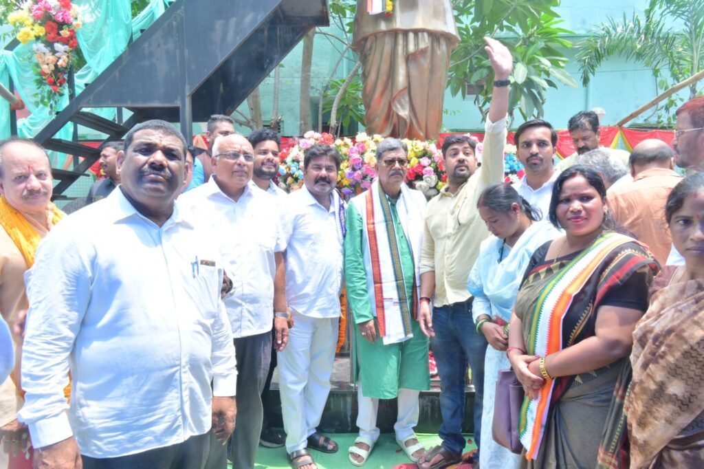 बी डी महंत की पुण्यतिथि पर जिला मुख्यालय शक्ति में हुआ श्रद्धांजलि सभा का कार्यक्रम, पूर्व मंत्री नोबेल कुमार वर्मा ने कहा- बिसाहू दास जी सदैव क्षेत्र की खुशहाली एवं समृद्धि के लिए करते थे कार्य,शक्ति के अस्पताल में भी फल वितरण एवं श्रद्धांजलि सभा के साथ निःशुल्क स्वास्थ्य जांच शिविर का हुआ आयोजन,सक्ती की श्रद्धांजलि सभा में नेता प्रतिपक्ष महंत ने भी दी बाबूजी को श्रद्धांजलि बी डी महंत की पुण्यतिथि पर जिला मुख्यालय शक्ति में हुआ श्रद्धांजलि सभा का कार्यक्रम, पूर्व मंत्री नोबेल कुमार वर्मा ने कहा- बिसाहू दास जी सदैव क्षेत्र की खुशहाली एवं समृद्धि के लिए करते थे कार्य,शक्ति के अस्पताल में भी फल वितरण एवं श्रद्धांजलि सभा के साथ निःशुल्क स्वास्थ्य जांच शिविर का हुआ आयोजन,सक्ती की श्रद्धांजलि सभा में नेता प्रतिपक्ष महंत ने भी दी बाबूजी को श्रद्धांजलि kshititech