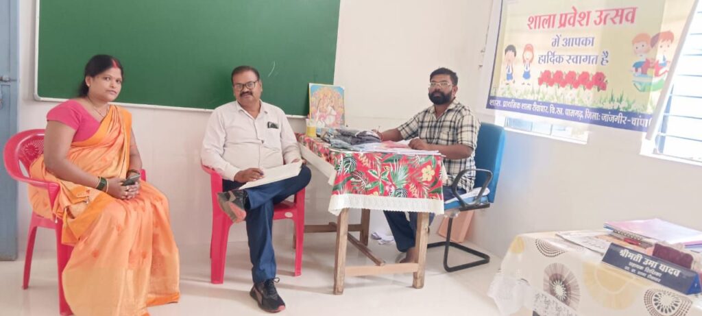 कमाल की शख्सियत हैं कौशिक जी- सेवा, सादगी और समर्पण की मिसाल हैं पामगढ़ के बीईओ मोहनलाल कौशिक,स्काउट-गाइड, शिक्षा और प्रशासन—हर क्षेत्र में इनका अग्रणी योगदान, राज्यपाल से सम्मानित शिक्षक के साथ ही स्काउट-गाइड के 25 छात्रों को उनके निर्देशन में मिला था राज्यपाल पुरस्कार कमाल की शख्सियत हैं कौशिक जी- सेवा, सादगी और समर्पण की मिसाल हैं पामगढ़ के बीईओ मोहनलाल कौशिक,स्काउट-गाइड, शिक्षा और प्रशासन—हर क्षेत्र में इनका अग्रणी योगदान, राज्यपाल से सम्मानित शिक्षक के साथ ही स्काउट-गाइड के 25 छात्रों को उनके निर्देशन में मिला था राज्यपाल पुरस्कार kshititech