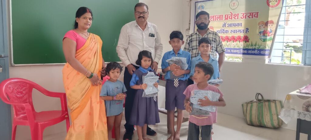 कमाल की शख्सियत हैं कौशिक जी- सेवा, सादगी और समर्पण की मिसाल हैं पामगढ़ के बीईओ मोहनलाल कौशिक,स्काउट-गाइड, शिक्षा और प्रशासन—हर क्षेत्र में इनका अग्रणी योगदान, राज्यपाल से सम्मानित शिक्षक के साथ ही स्काउट-गाइड के 25 छात्रों को उनके निर्देशन में मिला था राज्यपाल पुरस्कार कमाल की शख्सियत हैं कौशिक जी- सेवा, सादगी और समर्पण की मिसाल हैं पामगढ़ के बीईओ मोहनलाल कौशिक,स्काउट-गाइड, शिक्षा और प्रशासन—हर क्षेत्र में इनका अग्रणी योगदान, राज्यपाल से सम्मानित शिक्षक के साथ ही स्काउट-गाइड के 25 छात्रों को उनके निर्देशन में मिला था राज्यपाल पुरस्कार kshititech