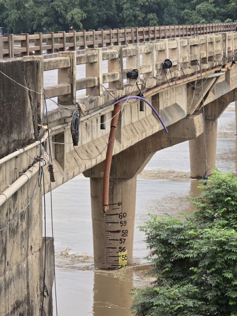 महानदी में बाढ़ की आशंका: चंद्रपुर में आपदा प्रबंधन को लेकर प्रशासन सतर्क, राहत शिविर व चिकित्सालय की तैयारी, बारिश का मौसम चंद्रपुर के नागरिकों के लिए आफत भरा, प्रमुख मार्ग की दुर्दशा से पूरे शहर वासी हैं परेशान, मुख्यमंत्री, मंत्री, नेता, अधिकारी कौन नहीं गुजरते इस सड़क से, फिर भी जाकर एक बार देखो तो सही हालत महानदी में बाढ़ की आशंका: चंद्रपुर में आपदा प्रबंधन को लेकर प्रशासन सतर्क, राहत शिविर व चिकित्सालय की तैयारी, बारिश का मौसम चंद्रपुर के नागरिकों के लिए आफत भरा, प्रमुख मार्ग की दुर्दशा से पूरे शहर वासी हैं परेशान, मुख्यमंत्री, मंत्री, नेता, अधिकारी कौन नहीं गुजरते इस सड़क से, फिर भी जाकर एक बार देखो तो सही हालत kshititech