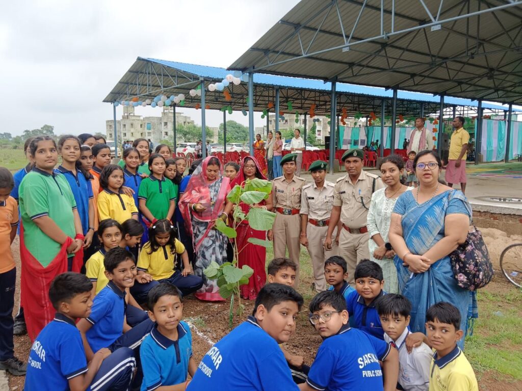 वन महोत्सव में विद्यार्थियों की सहभागिता- शक्ति के संस्कार पब्लिक स्कूल के छात्रों ने वृक्षारोपण को लेकर दिया संदेश, अमन दूल्हा में आयोजित एक वृक्ष मां के नाम आयोजन में कलेक्टर एवं जिला पंचायत CEO भी थे मौजूद, प्रकृति संरक्षण के संकल्प के साथ ही विद्यार्थियों में दिखा उत्साह वन महोत्सव में विद्यार्थियों की सहभागिता- शक्ति के संस्कार पब्लिक स्कूल के छात्रों ने वृक्षारोपण को लेकर दिया संदेश, अमन दूल्हा में आयोजित एक वृक्ष मां के नाम आयोजन में कलेक्टर एवं जिला पंचायत CEO भी थे मौजूद, प्रकृति संरक्षण के संकल्प के साथ ही विद्यार्थियों में दिखा उत्साह kshititech
