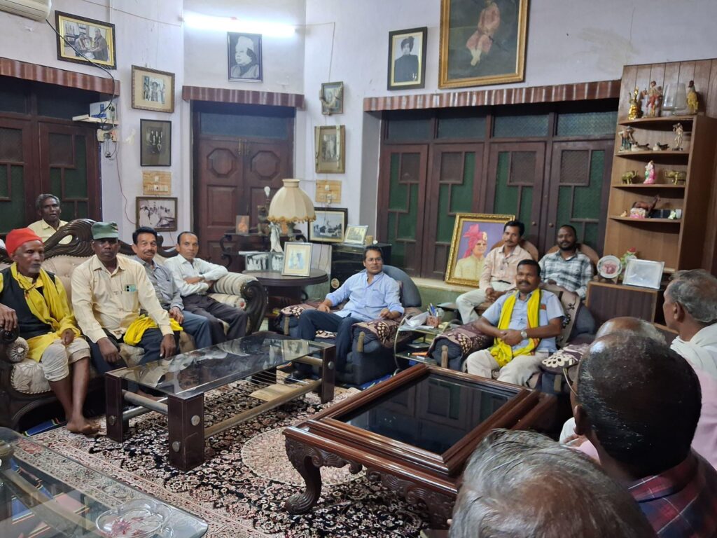 शक्ति जिले में 9 अगस्त को धूमधाम के साथ मनाया जाएगा विश्व आदिवासी दिवस, तैयारियो को लेकर पीला महल शक्ति में राजा धर्मेंद्र सिंह के नेतृत्व में समाज बंधुओ की संपन्न हुई बैठक, 31 जुलाई को गोंडवाना भवन कंचनपुर में होगी प्रमुख बैठक शक्ति जिले में 9 अगस्त को धूमधाम के साथ मनाया जाएगा विश्व आदिवासी दिवस, तैयारियो को लेकर पीला महल शक्ति में राजा धर्मेंद्र सिंह के नेतृत्व में समाज बंधुओ की संपन्न हुई बैठक, 31 जुलाई को गोंडवाना भवन कंचनपुर में होगी प्रमुख बैठक kshititech