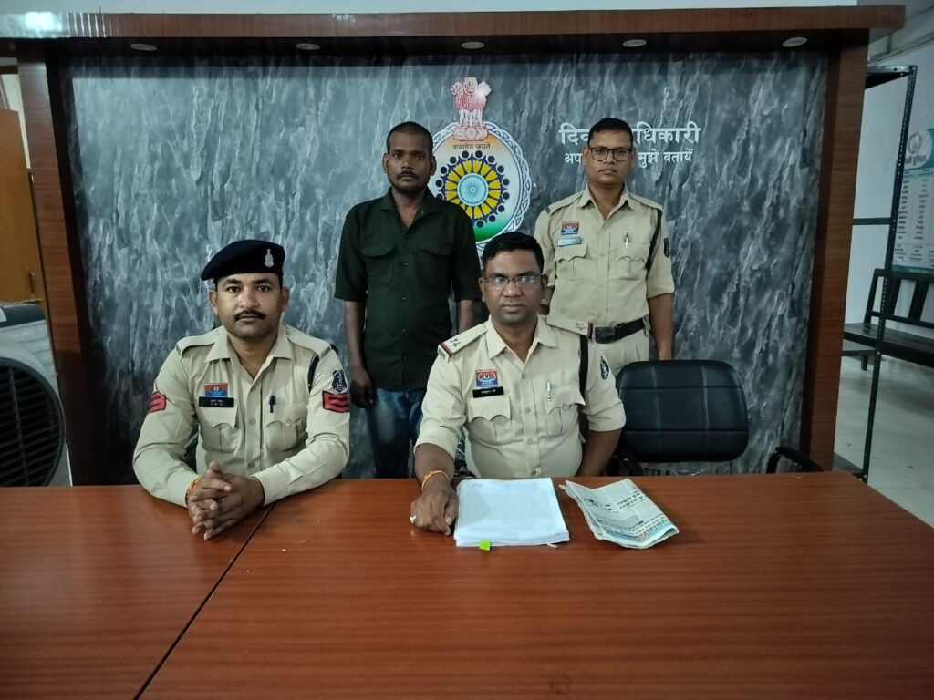 शक्ति के सरकारी अस्पताल में घुसकर स्वास्थ्य अधिकारियों से करी बदतमीजी,महिला अधिकारी की रिपोर्ट पर शक्ति पुलिस ने किया युवक को गिरफ्तार, मामला शक्ति के सरकारी अस्पताल में चल रही राष्ट्रीय स्वास्थ्य मिशन की समीक्षा बैठक का शक्ति के सरकारी अस्पताल में घुसकर स्वास्थ्य अधिकारियों से करी बदतमीजी,महिला अधिकारी की रिपोर्ट पर शक्ति पुलिस ने किया युवक को गिरफ्तार, मामला शक्ति के सरकारी अस्पताल में चल रही राष्ट्रीय स्वास्थ्य मिशन की समीक्षा बैठक का kshititech