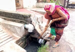 शक्ति शहर में वृहत रूप से चल रहा नालियों की सफाई का महा अभियान, नगर पालिका अध्यक्ष श्यामसुंदर अग्रवाल की पहल से सफाई अमला जुटा है बेहतर पानी निकास की व्यवस्था में, नगर पालिका शक्ति के नए सीएमओ ने भी किया पदभार ग्रहण, अध्यक्ष श्यामसुंदर अग्रवाल ने कहा- शहर वासियों को बेहतर सुविधाएं देना ही उनकी प्राथमिकता, सीएमओ प्रहलाद पांडेय ने भी जन प्रतिनिधियों एवं नगर पालिका कर्मचारियों से किया परिचय प्राप्त kshititech