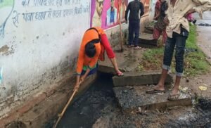 शक्ति शहर में वृहत रूप से चल रहा नालियों की सफाई का महा अभियान, नगर पालिका अध्यक्ष श्यामसुंदर अग्रवाल की पहल से सफाई अमला जुटा है बेहतर पानी निकास की व्यवस्था में, नगर पालिका शक्ति के नए सीएमओ ने भी किया पदभार ग्रहण, अध्यक्ष श्यामसुंदर अग्रवाल ने कहा- शहर वासियों को बेहतर सुविधाएं देना ही उनकी प्राथमिकता, सीएमओ प्रहलाद पांडेय ने भी जन प्रतिनिधियों एवं नगर पालिका कर्मचारियों से किया परिचय प्राप्त kshititech
