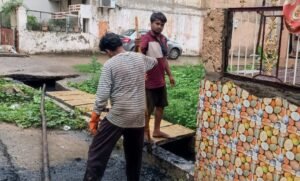 शक्ति शहर में वृहत रूप से चल रहा नालियों की सफाई का महा अभियान, नगर पालिका अध्यक्ष श्यामसुंदर अग्रवाल की पहल से सफाई अमला जुटा है बेहतर पानी निकास की व्यवस्था में, नगर पालिका शक्ति के नए सीएमओ ने भी किया पदभार ग्रहण, अध्यक्ष श्यामसुंदर अग्रवाल ने कहा- शहर वासियों को बेहतर सुविधाएं देना ही उनकी प्राथमिकता, सीएमओ प्रहलाद पांडेय ने भी जन प्रतिनिधियों एवं नगर पालिका कर्मचारियों से किया परिचय प्राप्त kshititech