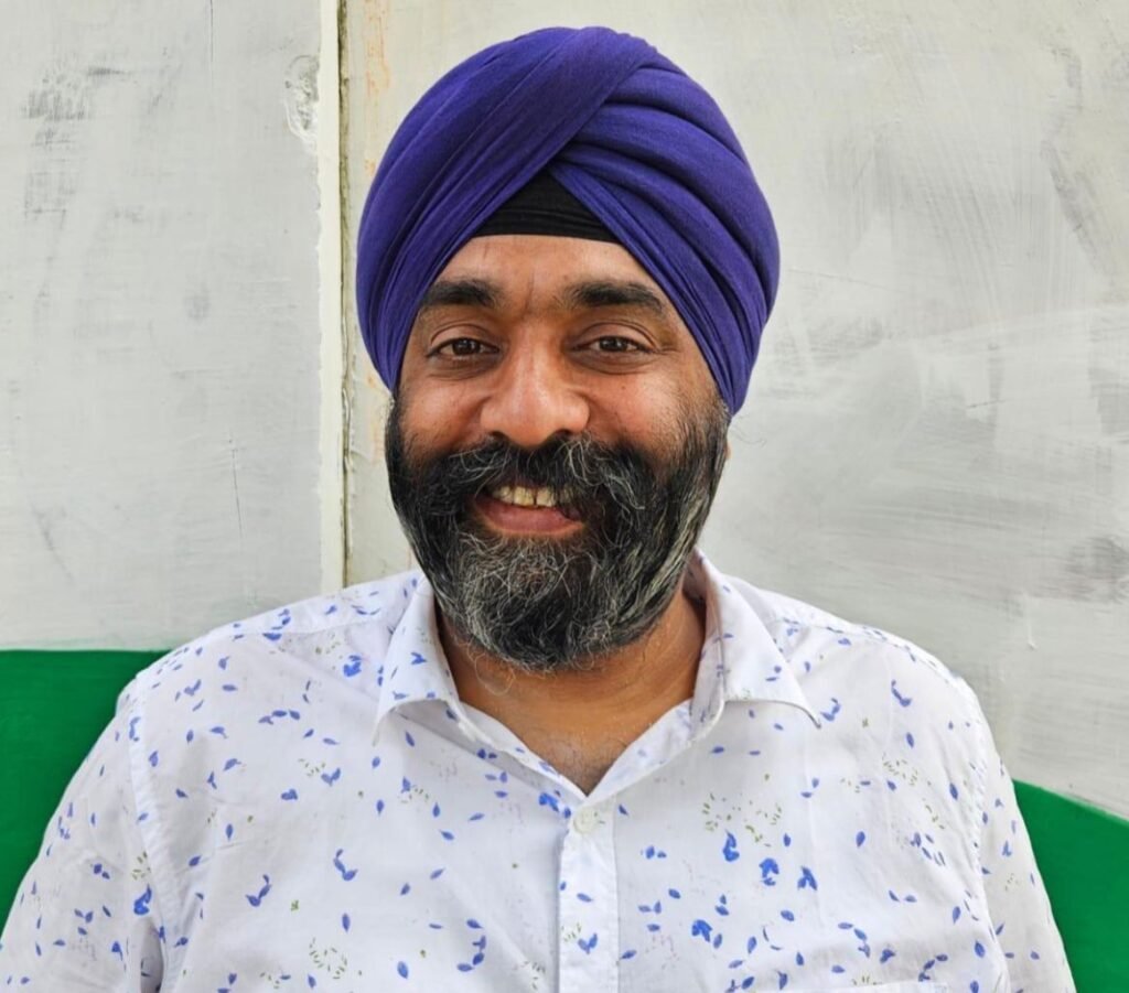 रायपुर की गुलमोहर पार्क रेजिडेंशियल कमेटी का हुआ गठन, दलजीत सिंह चावला चुने गए अध्यक्ष,तो वहीं सचिव बनाए गए राजेश केडिया, नवनियुक्त पदाधिकारियो ने कहा- शहर की एक बेहतर कॉलोनी के रूप में पहचान बनेगी गुलमोहर पार्क की, सचिव राजेश केडिया ने कहा-रहवासियों की बेहतर सुविधाओं के लिए अलग-अलग व्यवस्थाओं के बनाए गए हैं प्रभारी kshititech