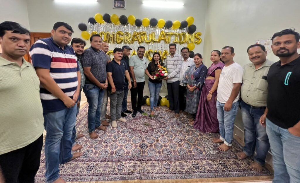 मंच परिवार की रचनात्मक पहल- शक्ति की मेधावी बिटिया आँचल अग्रवाल के CA बनने पर मारवाड़ी युवा मंच शक्ति शाखा ने किया 13 जुलाई को सम्मान, श्रीकिशन अग्रवाल के निवास पर पहुंचे मंच के सदस्य, बंसल परिवार की मेधावी बिटिया प्राची बंसल का भी किया था मंच ने सम्मान, शक्ति का मंच परिवार समाज के बच्चों को प्रोत्साहन देने सदैव करता है अग्रणी पहल kshititech