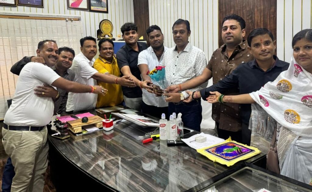 भाजपा पार्षदों की सक्रियता- शक्ति के नए सीएमओ साहब से मुलाकात की भाजपा के पार्षदों ने, 14 जुलाई को नगर पालिका शक्ति पहुंचे भाजपा के पार्षद, नए सीएमओ के रूप में प्रहलाद पांडे ने किया है पदभार ग्रहण, सीएमओ साहब से मुलाकात के बाद पार्षद प्रतिनिधि गोविंद देवांगन ने कहा- विकास कार्यों को लेकर हुई चर्चा भाजपा पार्षदों की सक्रियता- शक्ति के नए सीएमओ साहब से मुलाकात की भाजपा के पार्षदों ने, 14 जुलाई को नगर पालिका शक्ति पहुंचे भाजपा के पार्षद, नए सीएमओ के रूप में प्रहलाद पांडे ने किया है पदभार ग्रहण, सीएमओ साहब से मुलाकात के बाद पार्षद प्रतिनिधि गोविंद देवांगन ने कहा- विकास कार्यों को लेकर हुई चर्चा kshititech