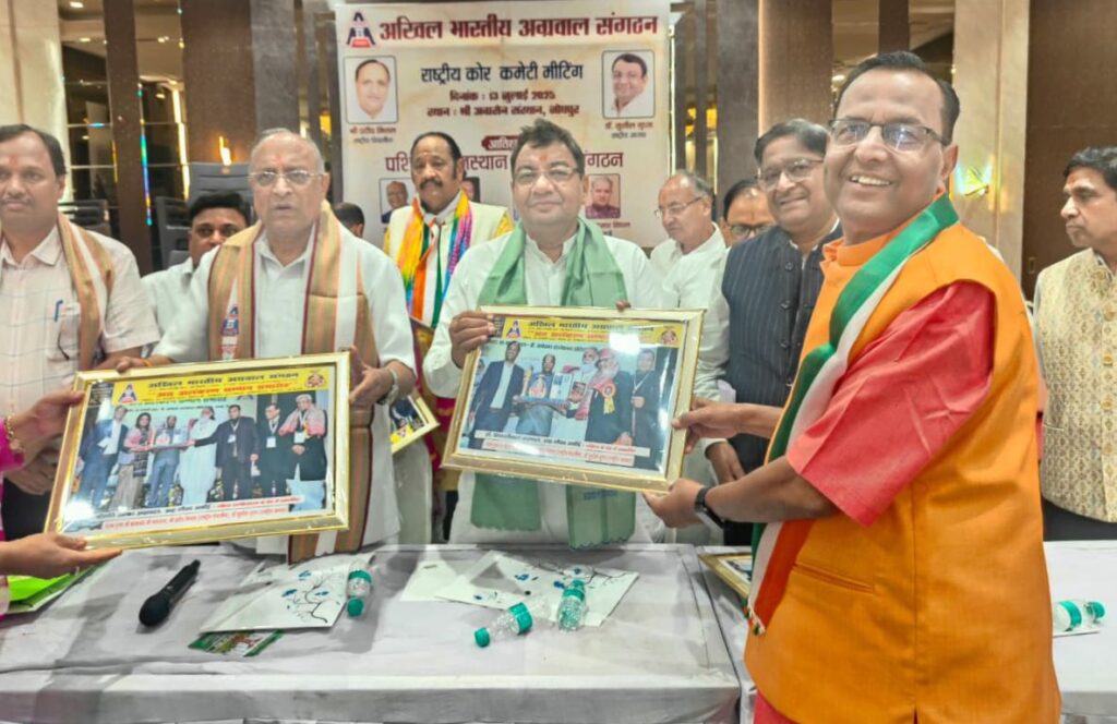 बिलासपुर शहर के गौरव-राजस्थान के जोधपुर में आयोजित राष्ट्रीय बैठक में सम्मानित हुए बिलासपुर के वरिष्ठ समाजसेवी राजेंद्र अग्रवाल राजू, अखिल भारतीय विकलांग चेतना परिषद में 25 वर्षों से विकलांगों की सेवा करने एवं वृक्षारोपण सहित विभिन्न रचनात्मक कार्यों के लिए मिला सम्मान, राजस्थान हाईकोर्ट के जस्टिस सहित प्रदेश की बड़ी हस्तियां रही मौजूद बिलासपुर शहर के गौरव-राजस्थान के जोधपुर में आयोजित राष्ट्रीय बैठक में सम्मानित हुए बिलासपुर के वरिष्ठ समाजसेवी राजेंद्र अग्रवाल राजू, अखिल भारतीय विकलांग चेतना परिषद में 25 वर्षों से विकलांगों की सेवा करने एवं वृक्षारोपण सहित विभिन्न रचनात्मक कार्यों के लिए मिला सम्मान, राजस्थान हाईकोर्ट के जस्टिस सहित प्रदेश की बड़ी हस्तियां रही मौजूद kshititech