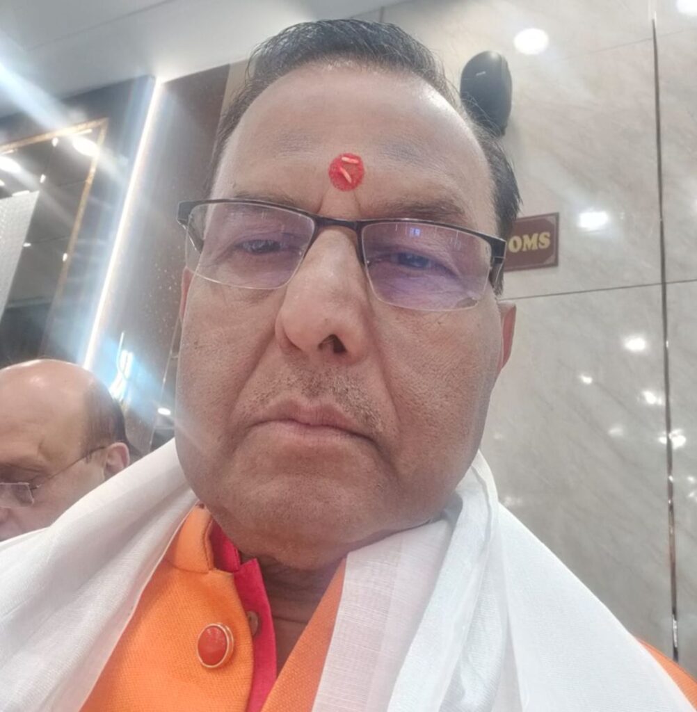 बिलासपुर शहर के गौरव-राजस्थान के जोधपुर में आयोजित राष्ट्रीय बैठक में सम्मानित हुए बिलासपुर के वरिष्ठ समाजसेवी राजेंद्र अग्रवाल राजू, अखिल भारतीय विकलांग चेतना परिषद में 25 वर्षों से विकलांगों की सेवा करने एवं वृक्षारोपण सहित विभिन्न रचनात्मक कार्यों के लिए मिला सम्मान, राजस्थान हाईकोर्ट के जस्टिस सहित प्रदेश की बड़ी हस्तियां रही मौजूद बिलासपुर शहर के गौरव-राजस्थान के जोधपुर में आयोजित राष्ट्रीय बैठक में सम्मानित हुए बिलासपुर के वरिष्ठ समाजसेवी राजेंद्र अग्रवाल राजू, अखिल भारतीय विकलांग चेतना परिषद में 25 वर्षों से विकलांगों की सेवा करने एवं वृक्षारोपण सहित विभिन्न रचनात्मक कार्यों के लिए मिला सम्मान, राजस्थान हाईकोर्ट के जस्टिस सहित प्रदेश की बड़ी हस्तियां रही मौजूद kshititech