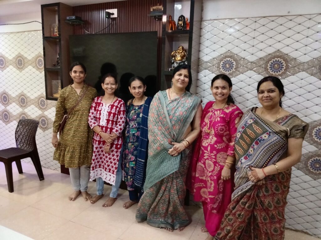 शक्ति के सरस्वती शिशु मंदिर की पूर्व छात्राओं ने विद्यालय परिवार को दी 51000/-रुपये की सहयोग राशि, अपने पूज्य माता-पिता की स्मृति में चितले परिवार की बेटियो की अनुकरणीय पहल, इंदौर मध्य प्रदेश से 18 जुलाई को सक्ती के विद्यालय पहुंची सविता काले, श्रुति जोशी एवं स्वाति हार्डिकर, विद्यालय परिवार ने भी किया धन्यवाद, विद्यालय के शिक्षकों से मिलकर भाव विभोर हो गई पूर्व छात्राएं शक्ति के सरस्वती शिशु मंदिर की पूर्व छात्राओं ने विद्यालय परिवार को दी 51000/-रुपये की सहयोग राशि, अपने पूज्य माता-पिता की स्मृति में चितले परिवार की बेटियो की अनुकरणीय पहल, इंदौर मध्य प्रदेश से 18 जुलाई को सक्ती के विद्यालय पहुंची सविता काले, श्रुति जोशी एवं स्वाति हार्डिकर, विद्यालय परिवार ने भी किया धन्यवाद, विद्यालय के शिक्षकों से मिलकर भाव विभोर हो गई पूर्व छात्राएं kshititech