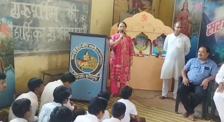शक्ति के सरस्वती शिशु मंदिर की पूर्व छात्राओं ने विद्यालय परिवार को दी 51000/-रुपये की सहयोग राशि, अपने पूज्य माता-पिता की स्मृति में चितले परिवार की बेटियो की अनुकरणीय पहल, इंदौर मध्य प्रदेश से 18 जुलाई को सक्ती के विद्यालय पहुंची सविता काले, श्रुति जोशी एवं स्वाति हार्डिकर, विद्यालय परिवार ने भी किया धन्यवाद, विद्यालय के शिक्षकों से मिलकर भाव विभोर हो गई पूर्व छात्राएं शक्ति के सरस्वती शिशु मंदिर की पूर्व छात्राओं ने विद्यालय परिवार को दी 51000/-रुपये की सहयोग राशि, अपने पूज्य माता-पिता की स्मृति में चितले परिवार की बेटियो की अनुकरणीय पहल, इंदौर मध्य प्रदेश से 18 जुलाई को सक्ती के विद्यालय पहुंची सविता काले, श्रुति जोशी एवं स्वाति हार्डिकर, विद्यालय परिवार ने भी किया धन्यवाद, विद्यालय के शिक्षकों से मिलकर भाव विभोर हो गई पूर्व छात्राएं kshititech