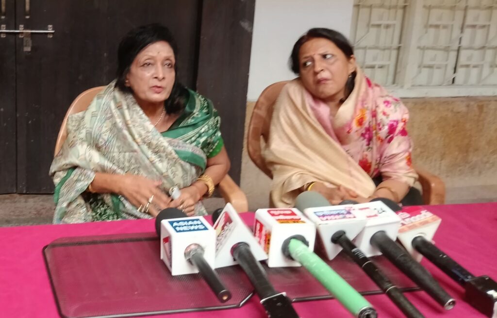 राजमहल विवाद मामले में गीता सिंह ने ली पत्रकार वार्ता,20 जुलाई को आयोजित पत्रकार वार्ता में गीता सिंह ने कहा- जो लोग घटना में शामिल ही नहीं थे,उन्हें फसाया जा रहा, गीता सिंह ने कहा-वे शक्ति में रहकर ही आगे भी करती रहेगी सामाजिक एवं रचनात्मक कार्य राजमहल विवाद मामले में गीता सिंह ने ली पत्रकार वार्ता,20 जुलाई को आयोजित पत्रकार वार्ता में गीता सिंह ने कहा- जो लोग घटना में शामिल ही नहीं थे,उन्हें फसाया जा रहा, गीता सिंह ने कहा-वे शक्ति में रहकर ही आगे भी करती रहेगी सामाजिक एवं रचनात्मक कार्य kshititech