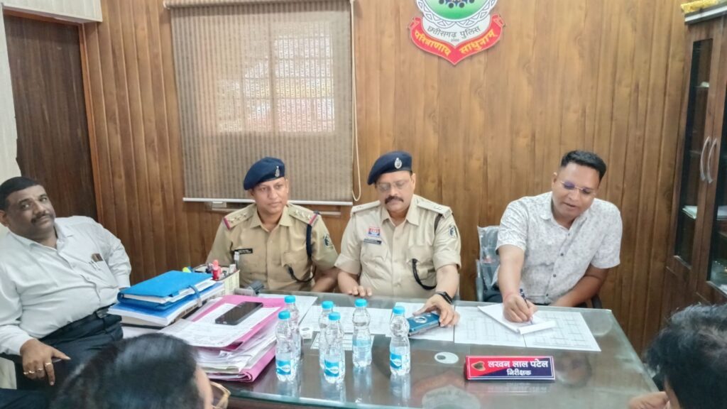 जिला शक्ति प्रेस क्लब शक्ति के सदस्यों ने 21 जुलाई को करी पुलिस अधिकारियों से मुलाकात, शक्ति जिले के एडिशनल एसपी हरीश यादव, एसडीओ पुलिस मनीष कंवर एवं नव पदस्थ टी आई लखन लाल पटेल से मिले सदस्य, शहर में ट्रैफिक सिग्नल लगाने की करी मांग,नव पदस्थ टी आई को भेंट किया गया वृक्ष जिला शक्ति प्रेस क्लब शक्ति के सदस्यों ने 21 जुलाई को करी पुलिस अधिकारियों से मुलाकात, शक्ति जिले के एडिशनल एसपी हरीश यादव, एसडीओ पुलिस मनीष कंवर एवं नव पदस्थ टी आई लखन लाल पटेल से मिले सदस्य, शहर में ट्रैफिक सिग्नल लगाने की करी मांग,नव पदस्थ टी आई को भेंट किया गया वृक्ष kshititech