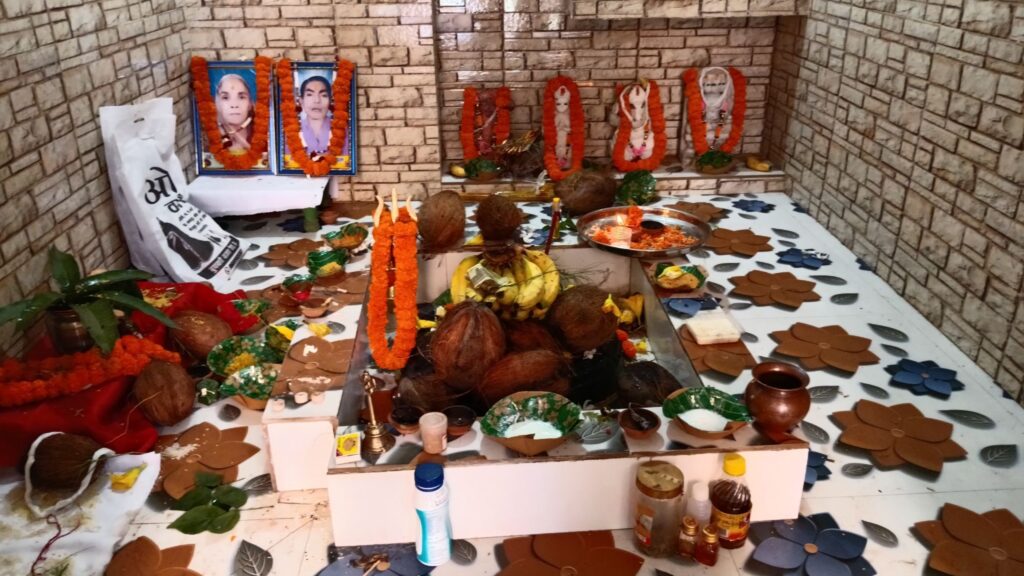 देवरी मे शिव शंकर मंदिर की हुई भव्य प्राण प्रतिष्ठा, विद्वान पंडित अरुण पांडेय ने करवाई पूजा अर्चना, मनीराम दीपक अग्रवाल द्वारा जन सहयोग से बनवाया गया है मंदिर, निर्माणकर्ता बदीपक अग्रवाल ने कहा- बाबा भोलेनाथ के आशीर्वाद से होता है सबका कल्याण देवरी मे शिव शंकर मंदिर की हुई भव्य प्राण प्रतिष्ठा, विद्वान पंडित अरुण पांडेय ने करवाई पूजा अर्चना, मनीराम दीपक अग्रवाल द्वारा जन सहयोग से बनवाया गया है मंदिर, निर्माणकर्ता बदीपक अग्रवाल ने कहा- बाबा भोलेनाथ के आशीर्वाद से होता है सबका कल्याण kshititech