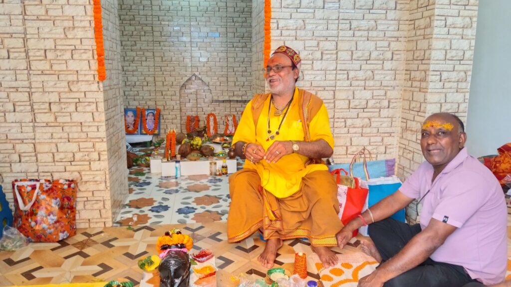 देवरी मे शिव शंकर मंदिर की हुई भव्य प्राण प्रतिष्ठा, विद्वान पंडित अरुण पांडेय ने करवाई पूजा अर्चना, मनीराम दीपक अग्रवाल द्वारा जन सहयोग से बनवाया गया है मंदिर, निर्माणकर्ता बदीपक अग्रवाल ने कहा- बाबा भोलेनाथ के आशीर्वाद से होता है सबका कल्याण देवरी मे शिव शंकर मंदिर की हुई भव्य प्राण प्रतिष्ठा, विद्वान पंडित अरुण पांडेय ने करवाई पूजा अर्चना, मनीराम दीपक अग्रवाल द्वारा जन सहयोग से बनवाया गया है मंदिर, निर्माणकर्ता बदीपक अग्रवाल ने कहा- बाबा भोलेनाथ के आशीर्वाद से होता है सबका कल्याण kshititech