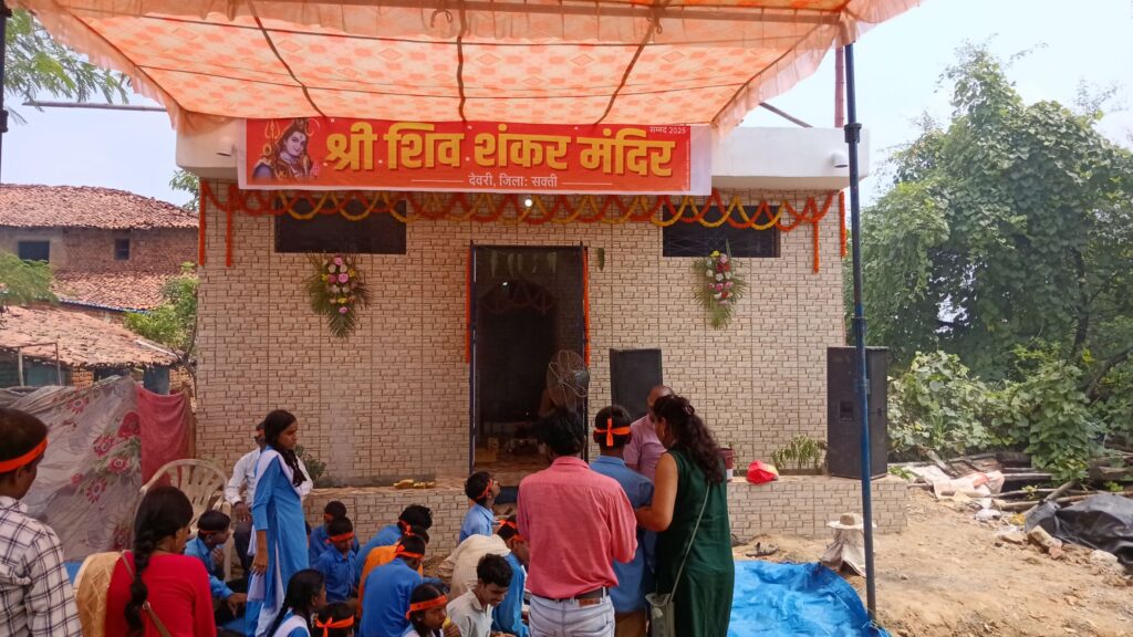 देवरी मे शिव शंकर मंदिर की हुई भव्य प्राण प्रतिष्ठा, विद्वान पंडित अरुण पांडेय ने करवाई पूजा अर्चना, मनीराम दीपक अग्रवाल द्वारा जन सहयोग से बनवाया गया है मंदिर, निर्माणकर्ता बदीपक अग्रवाल ने कहा- बाबा भोलेनाथ के आशीर्वाद से होता है सबका कल्याण देवरी मे शिव शंकर मंदिर की हुई भव्य प्राण प्रतिष्ठा, विद्वान पंडित अरुण पांडेय ने करवाई पूजा अर्चना, मनीराम दीपक अग्रवाल द्वारा जन सहयोग से बनवाया गया है मंदिर, निर्माणकर्ता बदीपक अग्रवाल ने कहा- बाबा भोलेनाथ के आशीर्वाद से होता है सबका कल्याण kshititech