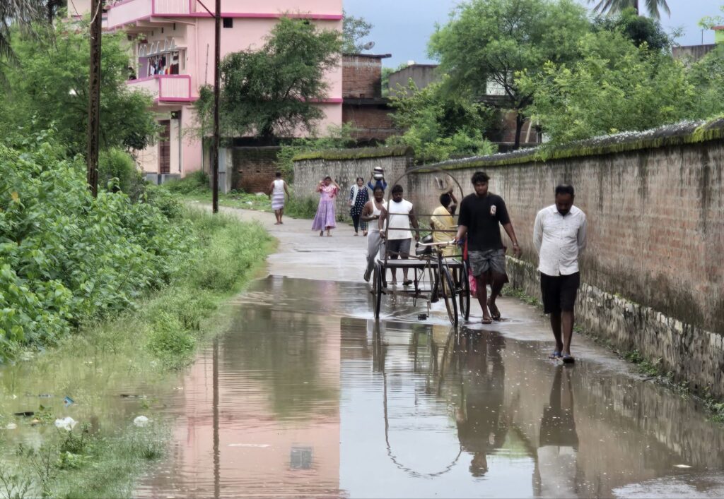 महानदी में बाढ़ की आशंका: चंद्रपुर में आपदा प्रबंधन को लेकर प्रशासन सतर्क, राहत शिविर व चिकित्सालय की तैयारी, बारिश का मौसम चंद्रपुर के नागरिकों के लिए आफत भरा, प्रमुख मार्ग की दुर्दशा से पूरे शहर वासी हैं परेशान, मुख्यमंत्री, मंत्री, नेता, अधिकारी कौन नहीं गुजरते इस सड़क से, फिर भी जाकर एक बार देखो तो सही हालत महानदी में बाढ़ की आशंका: चंद्रपुर में आपदा प्रबंधन को लेकर प्रशासन सतर्क, राहत शिविर व चिकित्सालय की तैयारी, बारिश का मौसम चंद्रपुर के नागरिकों के लिए आफत भरा, प्रमुख मार्ग की दुर्दशा से पूरे शहर वासी हैं परेशान, मुख्यमंत्री, मंत्री, नेता, अधिकारी कौन नहीं गुजरते इस सड़क से, फिर भी जाकर एक बार देखो तो सही हालत kshititech
