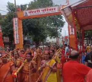 शिव भक्तों की सेवा-चौधरी निवास लाखे नगर रायपुर में हुआ बोल बम कावड़िया समिति के द्वारा जलपान एवं फल वितरण का कार्यक्रम, समिति के अध्यक्ष सुरेश चौधरी के नेतृत्व में विगत कई वर्षों से निरंतर हो रहा है आयोजन, महिलाओं ने भी लगाए बोल बम के जयकारे शिव भक्तों की सेवा-चौधरी निवास लाखे नगर रायपुर में हुआ बोल बम कावड़िया समिति के द्वारा जलपान एवं फल वितरण का कार्यक्रम, समिति के अध्यक्ष सुरेश चौधरी के नेतृत्व में विगत कई वर्षों से निरंतर हो रहा है आयोजन, महिलाओं ने भी लगाए बोल बम के जयकारे kshititech