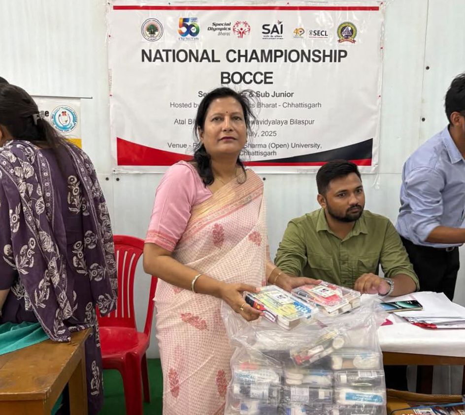 जब दिव्यांग बच्चों ने भी कहा धन्यवाद अरुणा मैडम- अरुणा अग्रवाल का अनुकरणीय रचनात्मक कार्य- 300 दिव्यांग बच्चों को वितरित किया फर्स्ट एड बॉक्स, नेशनल चैंपियनशिप में बिलासपुर पहुंचे हैं देश भर के दिव्यांग बच्चे, भारतीय ग्लोबल वैश्य फाउंडेशन महिला विंग की राष्ट्रीय महासचिव है अरुणा अग्रवाल,अरुणा ने कहा- ऐसे राष्ट्रीय स्तर के कार्यक्रमों से दिव्यांग बच्चों की प्रतिभाओं को सामने लाने का मिलता है अवसर जब दिव्यांग बच्चों ने भी कहा धन्यवाद अरुणा मैडम- अरुणा अग्रवाल का अनुकरणीय रचनात्मक कार्य- 300 दिव्यांग बच्चों को वितरित किया फर्स्ट एड बॉक्स, नेशनल चैंपियनशिप में बिलासपुर पहुंचे हैं देश भर के दिव्यांग बच्चे, भारतीय ग्लोबल वैश्य फाउंडेशन महिला विंग की राष्ट्रीय महासचिव है अरुणा अग्रवाल,अरुणा ने कहा- ऐसे राष्ट्रीय स्तर के कार्यक्रमों से दिव्यांग बच्चों की प्रतिभाओं को सामने लाने का मिलता है अवसर kshititech