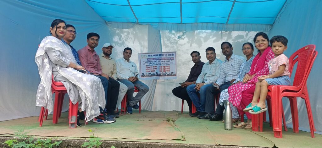 कैसे काम करेंगे तहसीलदार साहब- शक्ति जिले में आम नागरिकों की बढ़ी आफत- राजस्व विभाग के अधिकारी हड़ताल पर, तहसीलदारों की जारी है हड़ताल, ना बाबू ना नेट, काम हो रहा है लेट, तहसीलदारों ने कहा- संसाधनों की कमी से जूझ रही है नई तहसीले, कनिष्ठ प्रशासनिक सेवा संघ ने शक्ति कलेक्ट्रेट कार्यालय के सामने प्रारंभ किया अपना धरना, तहसीलदारों ने कहा- ना मिल रहा ईंधन, ना मिल रहा भत्ता, ना मिल रहा ड्राइवर कैसे काम करेंगे तहसीलदार साहब- शक्ति जिले में आम नागरिकों की बढ़ी आफत- राजस्व विभाग के अधिकारी हड़ताल पर, तहसीलदारों की जारी है हड़ताल, ना बाबू ना नेट, काम हो रहा है लेट, तहसीलदारों ने कहा- संसाधनों की कमी से जूझ रही है नई तहसीले, कनिष्ठ प्रशासनिक सेवा संघ ने शक्ति कलेक्ट्रेट कार्यालय के सामने प्रारंभ किया अपना धरना, तहसीलदारों ने कहा- ना मिल रहा ईंधन, ना मिल रहा भत्ता, ना मिल रहा ड्राइवर kshititech