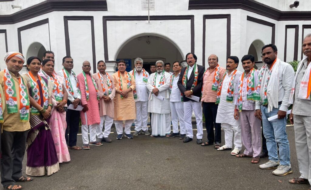 संगठन को मजबूत करने में जुटी कांग्रेस- 29 जुलाई को जिला कांग्रेस कमेटी शक्ति की रेस्ट हाउस में संपन्न हुई बैठक, नेता प्रतिपक्ष महंत जी के निर्देशानुसार जिला प्रभारी हरीश परसाई एवं जिला अध्यक्ष त्रिलोकचंद जायसवाल के मार्गदर्शन में संगठनात्मक विषयों पर हुई विस्तार पूर्वक चर्चा संगठन को मजबूत करने में जुटी कांग्रेस- 29 जुलाई को जिला कांग्रेस कमेटी शक्ति की रेस्ट हाउस में संपन्न हुई बैठक, नेता प्रतिपक्ष महंत जी के निर्देशानुसार जिला प्रभारी हरीश परसाई एवं जिला अध्यक्ष त्रिलोकचंद जायसवाल के मार्गदर्शन में संगठनात्मक विषयों पर हुई विस्तार पूर्वक चर्चा kshititech