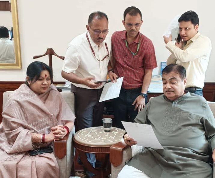 जांजगीर संसद के प्रयासों से अब नेशनल हाईवे बड़े एक्सप्रेस वे की तरह आएगी नजर- सांसद कमलेश जांगड़े ने करी केंद्रीय मंत्री नितिन गडकरी से मुलाकात- नेशनल हाईवे मार्ग में सड़क सुरक्षा उपकरण सहित सड़कों के दोनों और वृक्षारोपण करवाने की रखी मांग जांजगीर संसद के प्रयासों से अब नेशनल हाईवे बड़े एक्सप्रेस वे की तरह आएगी नजर- सांसद कमलेश जांगड़े ने करी केंद्रीय मंत्री नितिन गडकरी से मुलाकात- नेशनल हाईवे मार्ग में सड़क सुरक्षा उपकरण सहित सड़कों के दोनों और वृक्षारोपण करवाने की रखी मांग kshititech