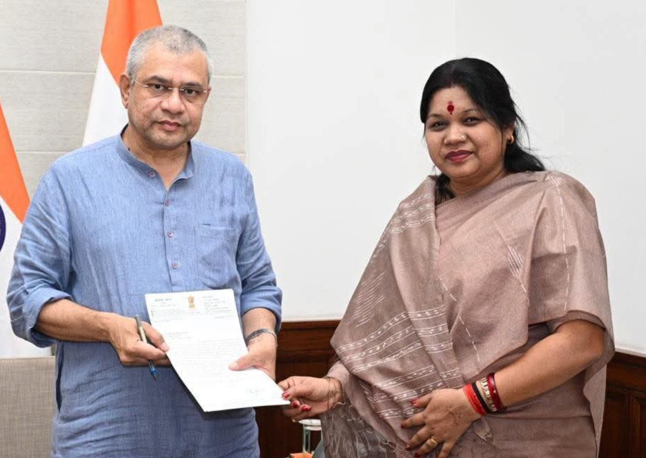 धन्यवाद सांसद जी- संसदीय क्षेत्र की रेल मांगों पर सांसद कमलेश जांगड़े ने करी रेल मंत्री से प्रत्यक्ष चर्चा-दिल्ली स्थित निवास पहुंची सांसद कमलेश जांगड़े, रेलयात्री सुविधाओं के लिए सतत प्रयास कर रही सांसद कमलेश जांगड़े धन्यवाद सांसद जी- संसदीय क्षेत्र की रेल मांगों पर सांसद कमलेश जांगड़े ने करी रेल मंत्री से प्रत्यक्ष चर्चा-दिल्ली स्थित निवास पहुंची सांसद कमलेश जांगड़े, रेलयात्री सुविधाओं के लिए सतत प्रयास कर रही सांसद कमलेश जांगड़े kshititech