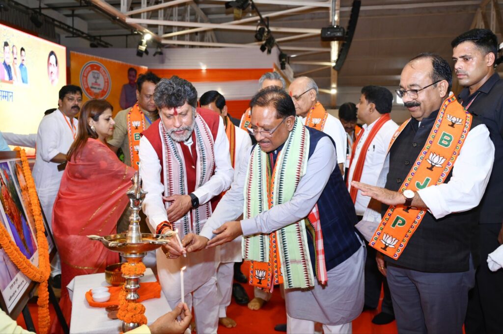 जांजगीर के अमर सुल्तानिया प्रदेश के मुख्यमंत्री एवं भाजपा अध्यक्ष के हाथों हुए सदस्यता श्री सम्मान से सम्मानित, अमर ने कहा- मुझको मिला यह सम्मान पूरे जिले के कार्यकर्ताओं को समर्पित, 25 वर्षों से भाजपा में सक्रिय कार्यकर्ता के रूप में काम कर रहे हैं सुल्तानिया,3321 सदस्य बनाकर सर्वश्रेष्ठ जिला संयोजक के रूप में दिया अपना योगदान जांजगीर के अमर सुल्तानिया प्रदेश के मुख्यमंत्री एवं भाजपा अध्यक्ष के हाथों हुए सदस्यता श्री सम्मान से सम्मानित, अमर ने कहा- मुझको मिला यह सम्मान पूरे जिले के कार्यकर्ताओं को समर्पित, 25 वर्षों से भाजपा में सक्रिय कार्यकर्ता के रूप में काम कर रहे हैं सुल्तानिया,3321 सदस्य बनाकर सर्वश्रेष्ठ जिला संयोजक के रूप में दिया अपना योगदान kshititech