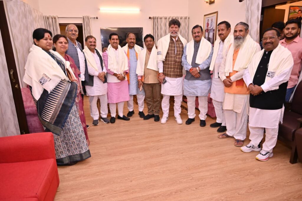 केंद्रीय मंत्री के निवास पर आयोजित संगठन पदाधिकारियो एवं सांसदों की बैठक में शामिल हुई जांजगीर की सांसद कमलेश जांगड़े, छत्तीसगढ़ पर भी हुई चर्चा, मोदी सरकार एवं विष्णु देव जी की सुशासन वाली सरकार के कार्यों एवं जन कल्याणकारी योजनाओं को जनता तक सक्रियता से पहुंचाने में योगदान देंगे सांसद केंद्रीय मंत्री के निवास पर आयोजित संगठन पदाधिकारियो एवं सांसदों की बैठक में शामिल हुई जांजगीर की सांसद कमलेश जांगड़े, छत्तीसगढ़ पर भी हुई चर्चा, मोदी सरकार एवं विष्णु देव जी की सुशासन वाली सरकार के कार्यों एवं जन कल्याणकारी योजनाओं को जनता तक सक्रियता से पहुंचाने में योगदान देंगे सांसद kshititech