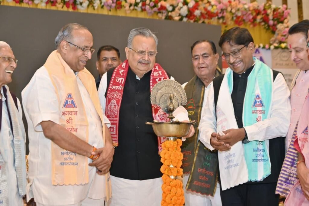 अग्रवाल समाज का सबसे बड़ा ऐतिहासिक का आयोजन- नवम अग्र अलंकरण समारोह" का भव्य आयोजन संपन्न,विधानसभा अध्यक्ष डॉ रमन सिंह के एवं राष्ट्रीय चेयरमैन प्रदीप मित्तल के सानिध्य में हुआ संपन्न,पूर्व विधानसभा अध्यक्ष गौरीशंकर अग्रवाल, राष्ट्रीय कार्यकारी अध्यक्ष सियाराम अग्रवाल एवं विधायक बसना संपत अग्रवाल की विशिष्ट उपस्थिति में दिए गए पुरस्कार kshititech